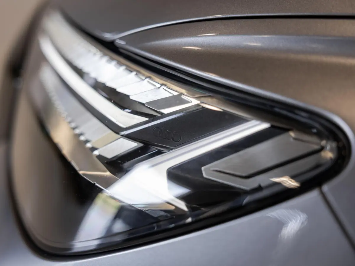 40 Launch edition Advanced Plus 77 kWh / 204pk / Panorama dak / Warmtepomp / Head-up display / Stoelverwarming /