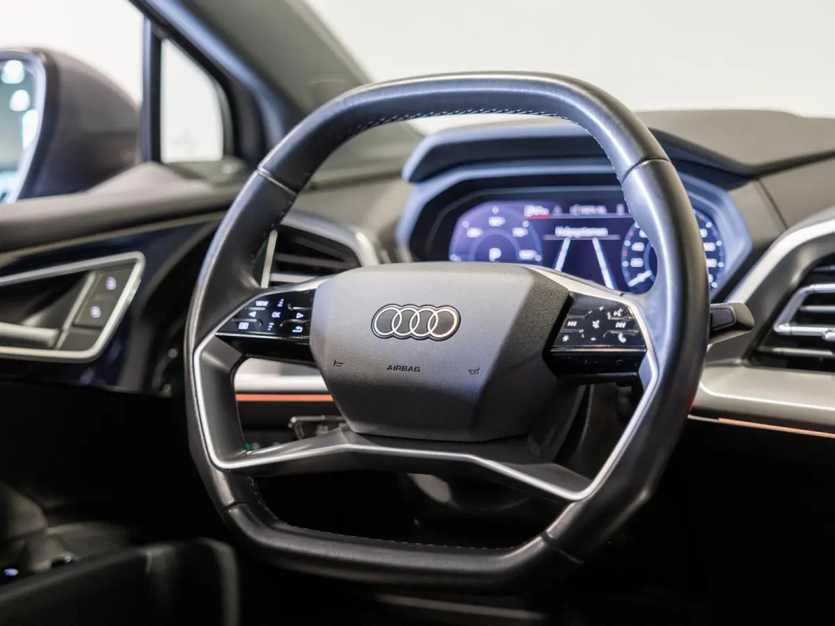 40 Launch edition Advanced Plus 77 kWh / 204pk / Panorama dak / Warmtepomp / Head-up display / Stoelverwarming /
