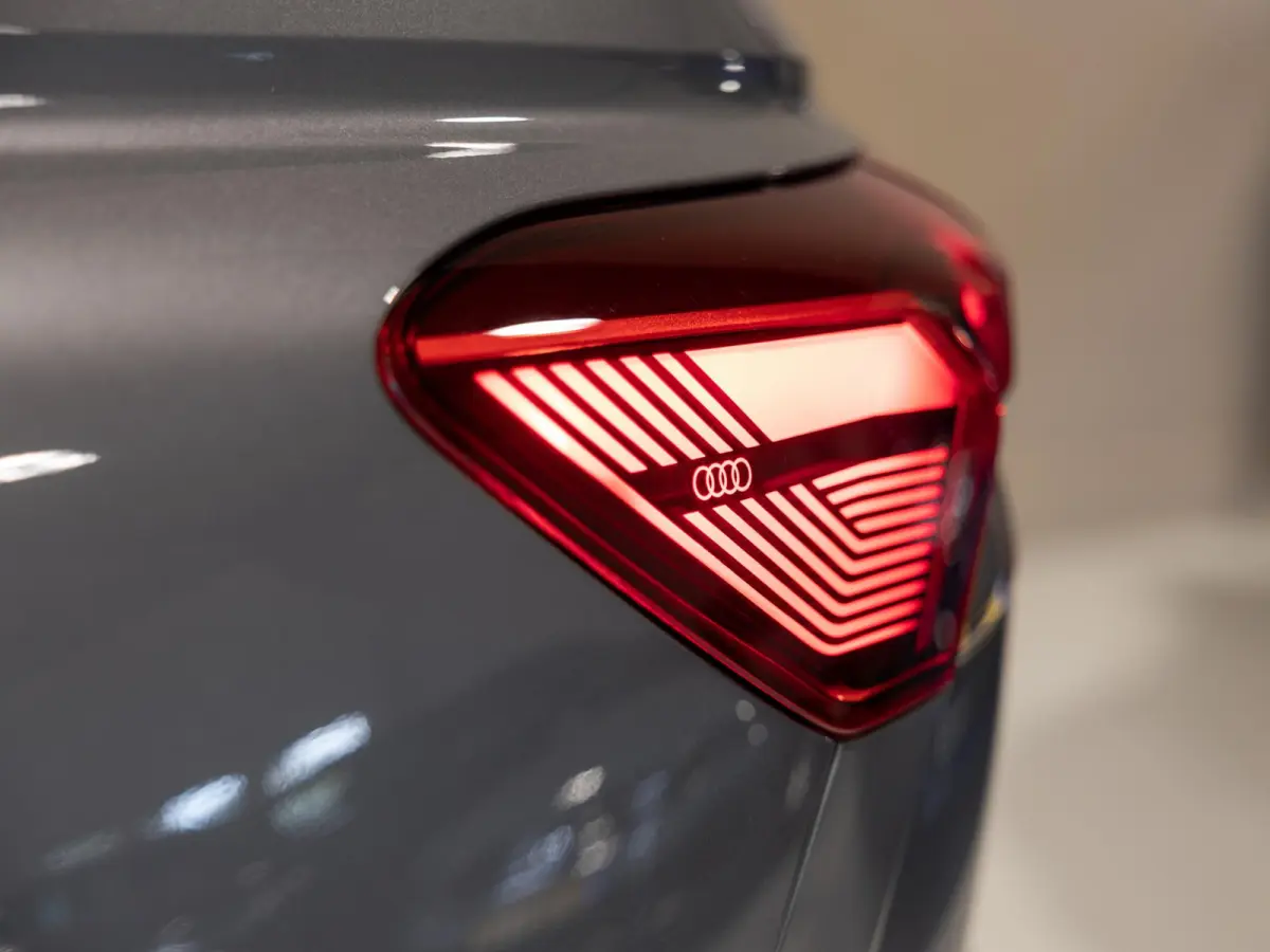 40 Launch edition Advanced Plus 77 kWh / 204pk / Panorama dak / Warmtepomp / Head-up display / Stoelverwarming /