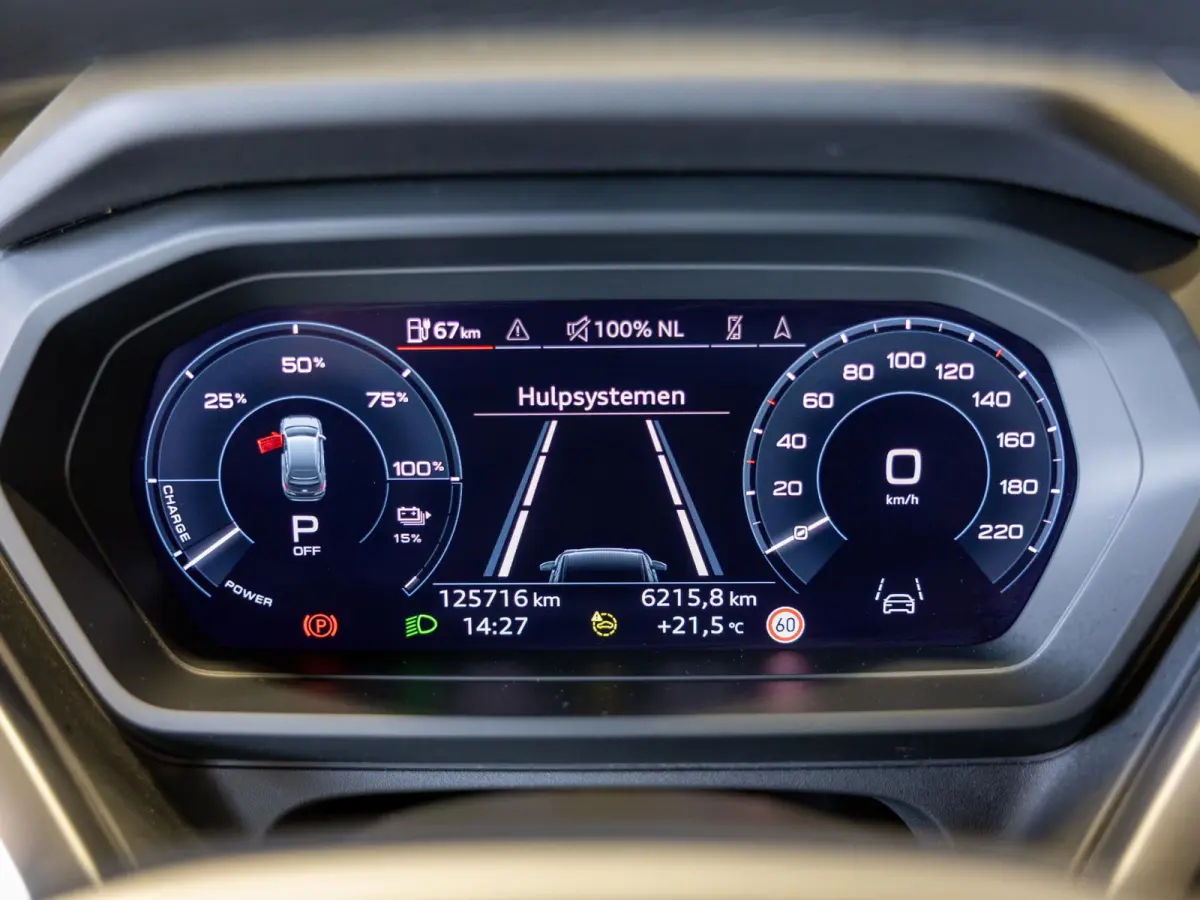 40 Launch edition Advanced Plus 77 kWh / 204pk / Panorama dak / Warmtepomp / Head-up display / Stoelverwarming /