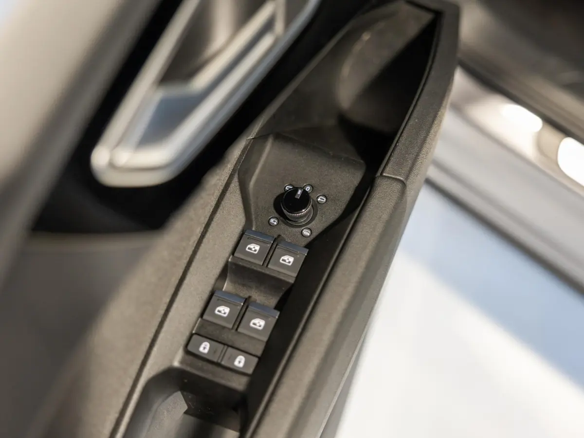 40 Launch edition Advanced Plus 77 kWh / 204pk / Panorama dak / Warmtepomp / Head-up display / Stoelverwarming /