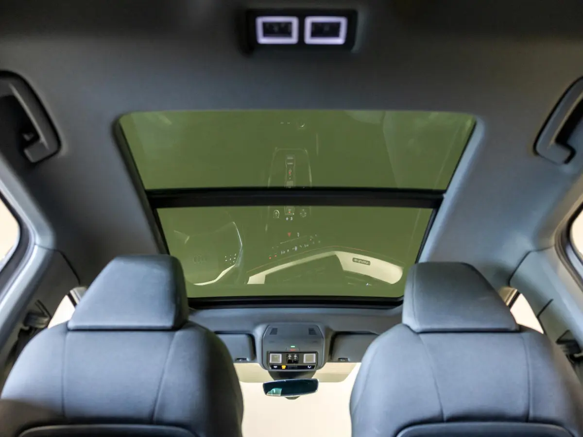 40 Launch edition Advanced Plus 77 kWh / 204pk / Panorama dak / Warmtepomp / Head-up display / Stoelverwarming /