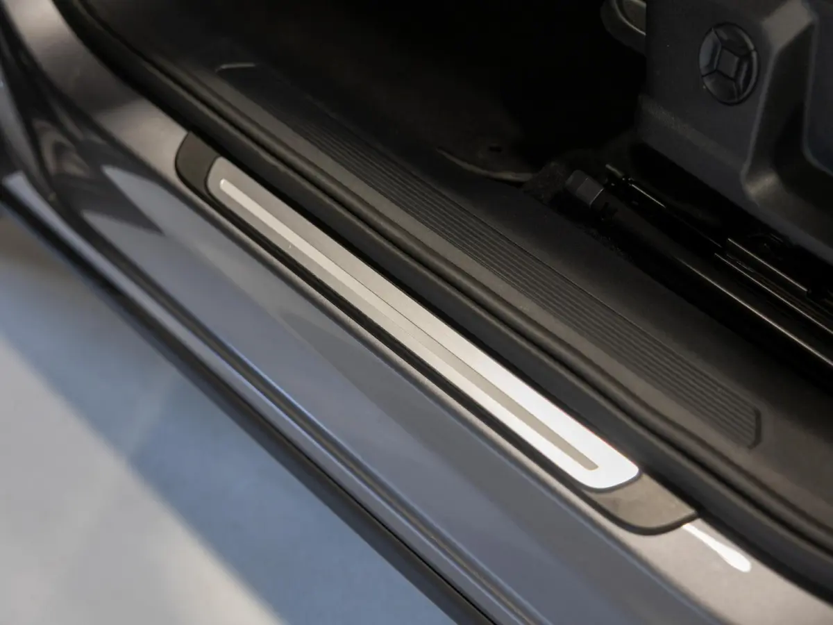 40 Launch edition Advanced Plus 77 kWh / 204pk / Panorama dak / Warmtepomp / Head-up display / Stoelverwarming /
