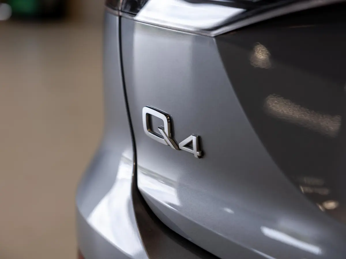 40 Launch edition Advanced Plus 77 kWh / 204pk / Panorama dak / Warmtepomp / Head-up display / Stoelverwarming /