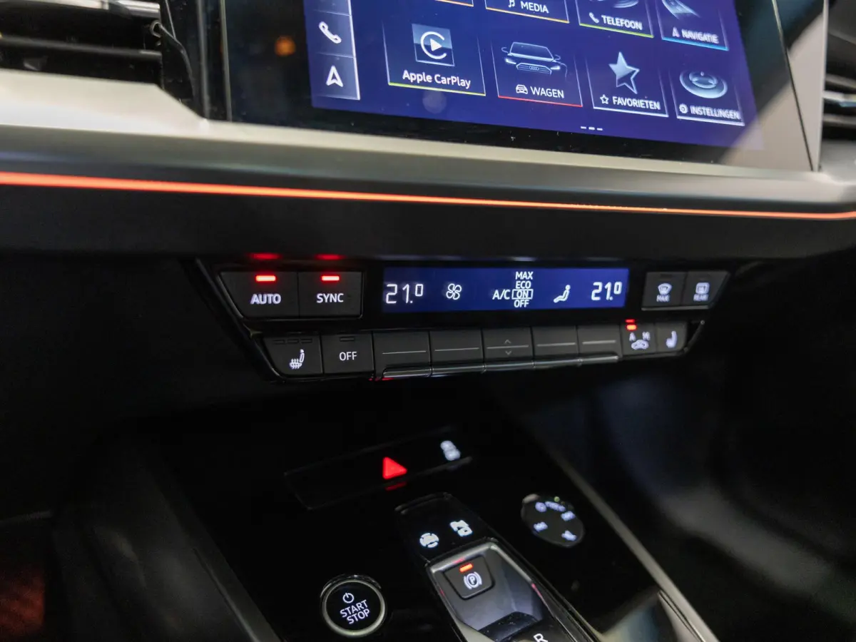 40 Launch edition Advanced Plus 77 kWh / 204pk / Panorama dak / Warmtepomp / Head-up display / Stoelverwarming /