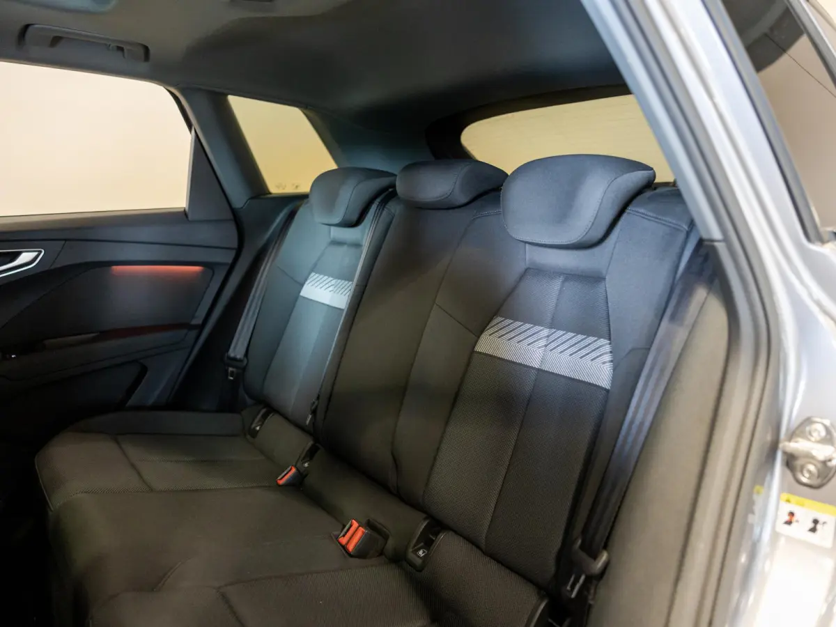 40 Launch edition Advanced Plus 77 kWh / 204pk / Panorama dak / Warmtepomp / Head-up display / Stoelverwarming /