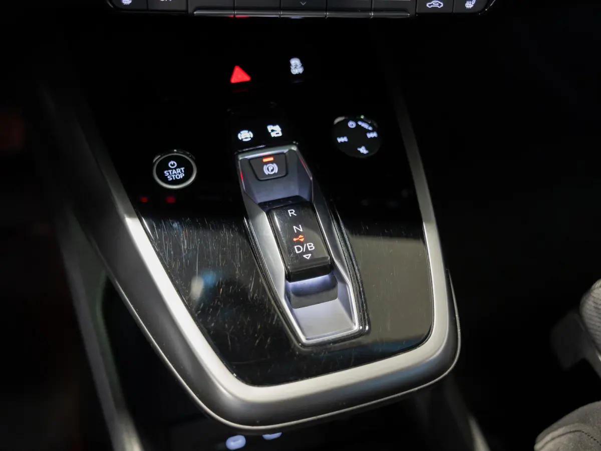 40 Launch edition Advanced Plus 77 kWh / 204pk / Panorama dak / Warmtepomp / Head-up display / Stoelverwarming /