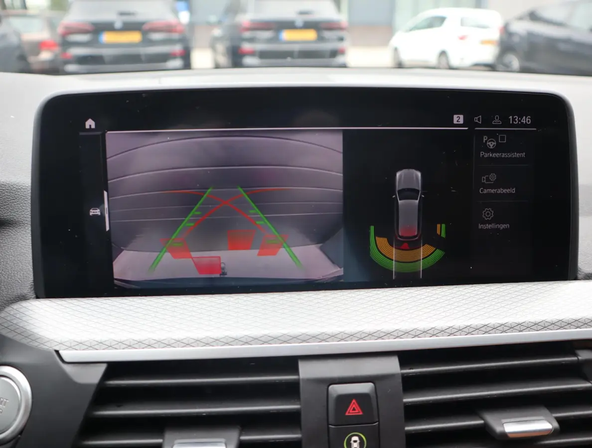 xDrive30e High Executive | Pano | HUD | Trekhaak