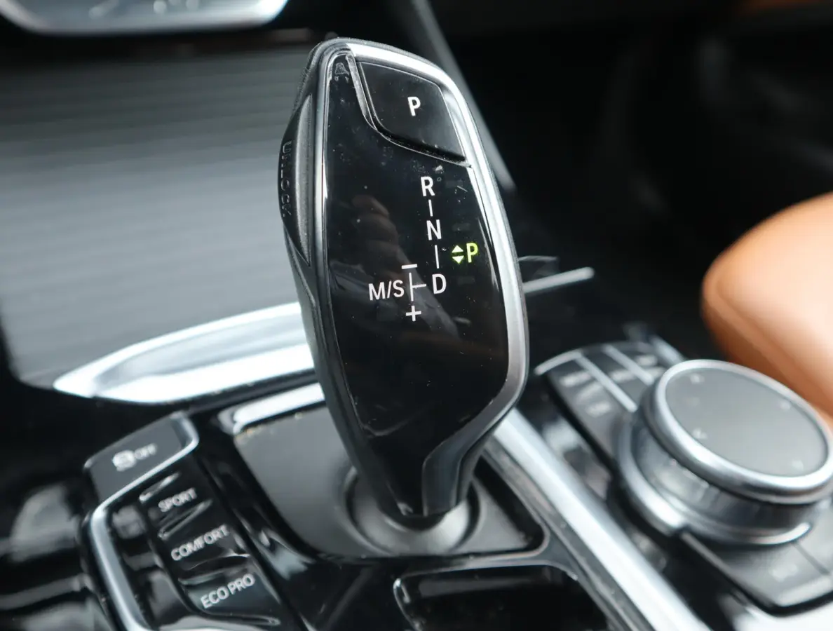 xDrive30e High Executive | Pano | HUD | Trekhaak