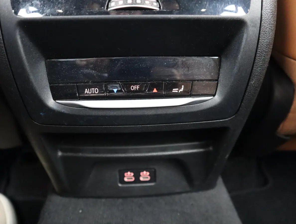 xDrive30e High Executive | Pano | HUD | Trekhaak