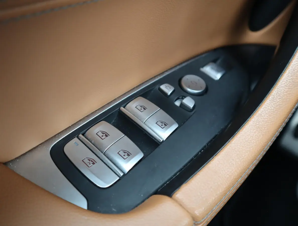xDrive30e High Executive | Pano | HUD | Trekhaak