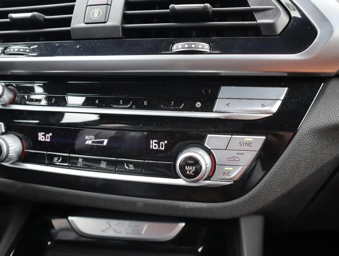 xDrive30e High Executive | Pano | HUD | Trekhaak