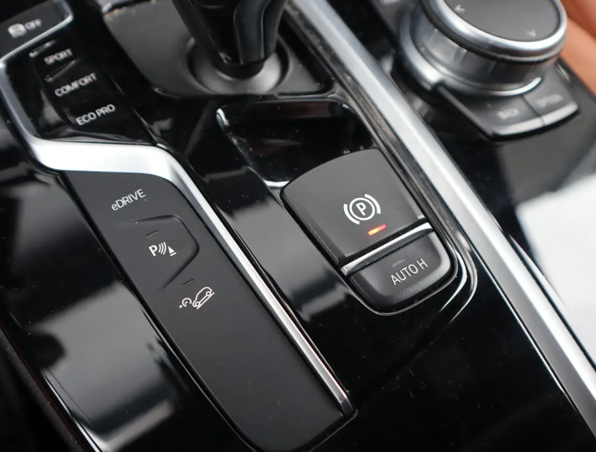 xDrive30e High Executive | Pano | HUD | Trekhaak