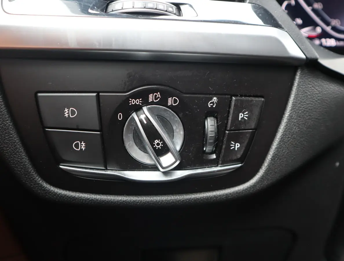xDrive30e High Executive | Pano | HUD | Trekhaak