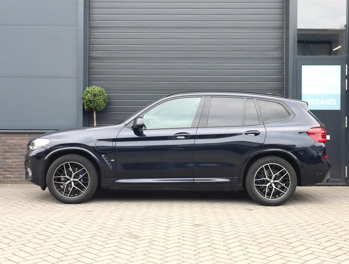 xDrive30e High Executive | Pano | HUD | Trekhaak