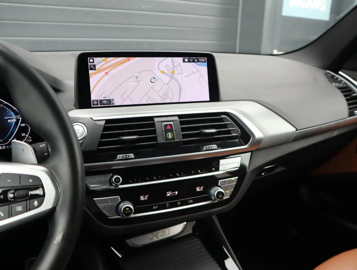 xDrive30e High Executive | Pano | HUD | Trekhaak