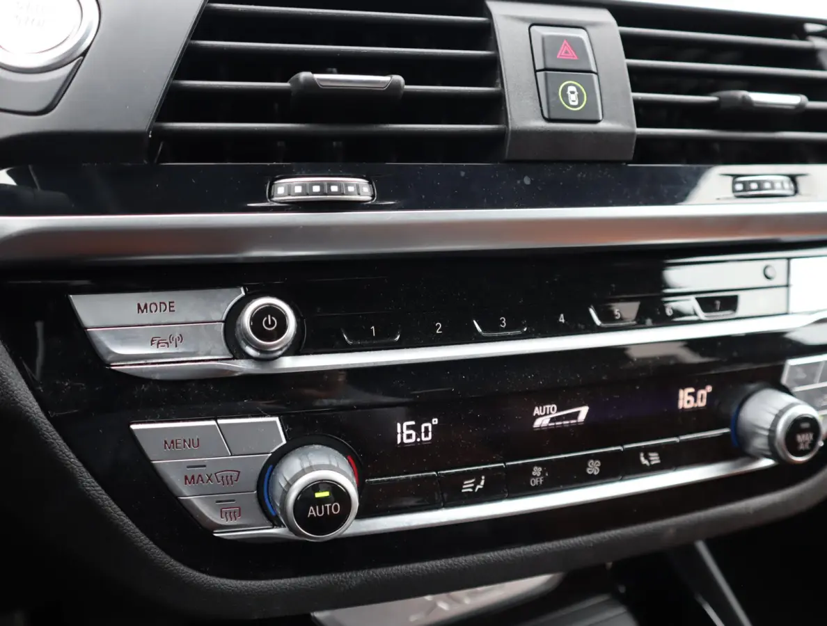 xDrive30e High Executive | Pano | HUD | Trekhaak