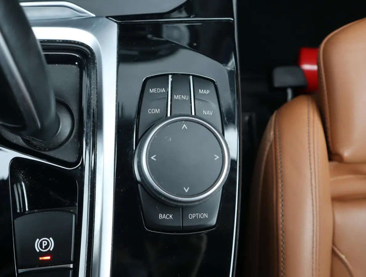 xDrive30e High Executive | Pano | HUD | Trekhaak