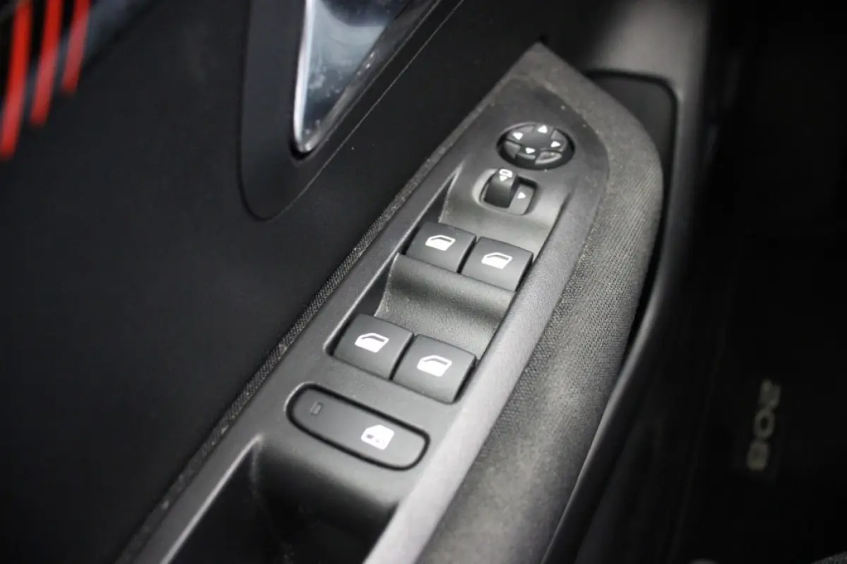 1.2 PureTech Active - Carplay, Navi, Cruise