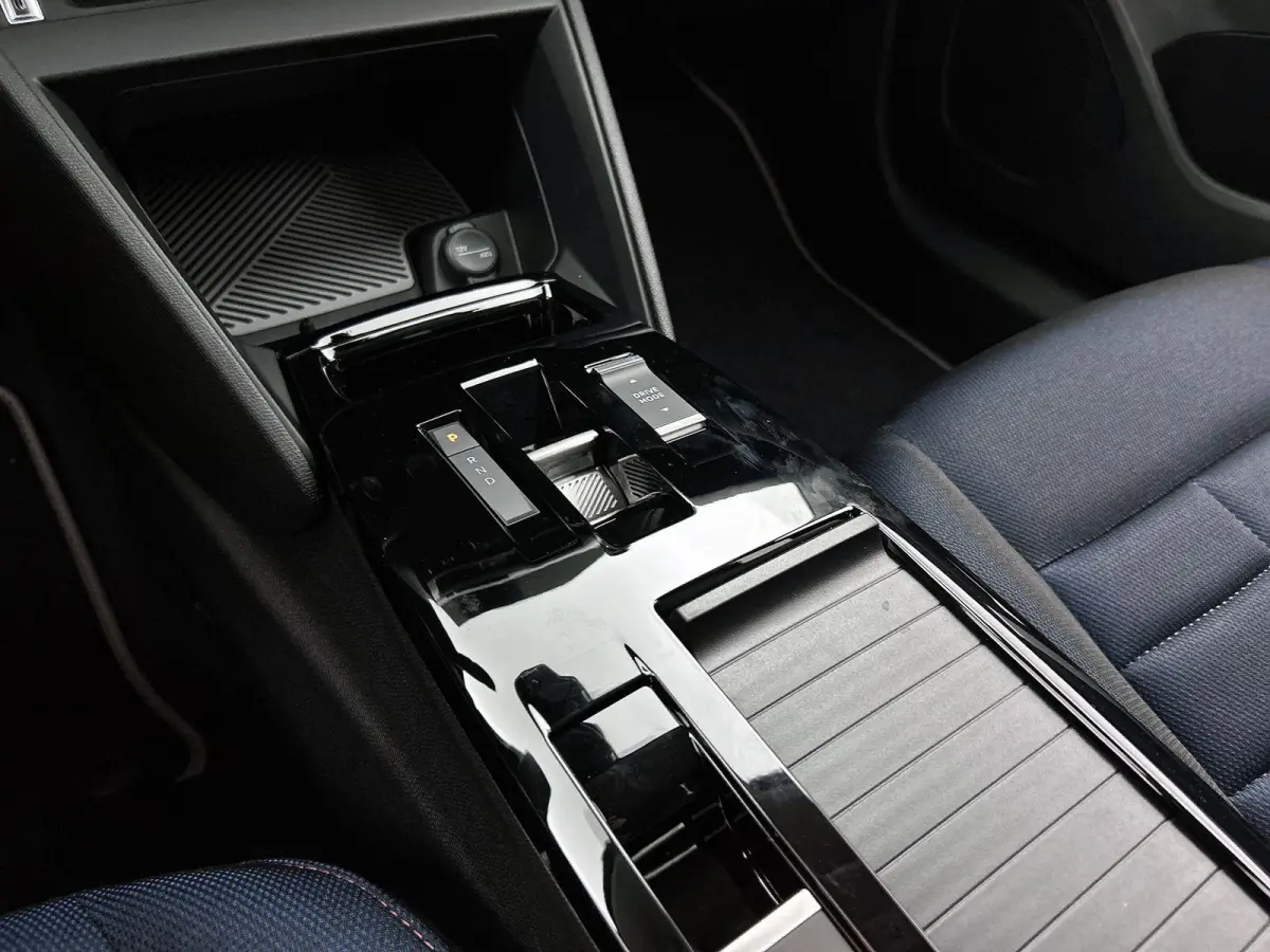 Collection Extended range 54 kWh 156pk | Voorraaddeal! | 416 km actieradius WLTP | Navigatie | Winterpack | 18" lichtmetalen velgen | Achteruitrijcamera | Limited edition uitvoering
