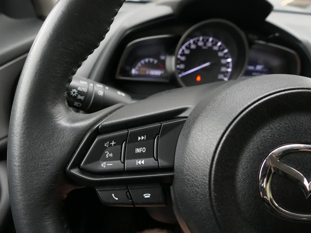 2.0 SkyActiv-G 120 Sport Selected | Climate Control | Cruise Control | Stoelverwarming | DAB radio | Trekhaak | Parkeersensoren achter | Origineel Nederlands