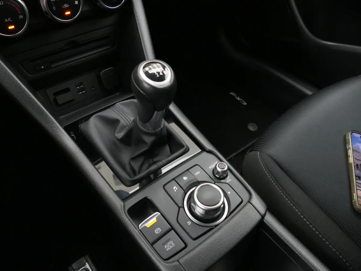 2.0 SkyActiv-G 120 Sport Selected | Climate Control | Cruise Control | Stoelverwarming | DAB radio | Trekhaak | Parkeersensoren achter | Origineel Nederlands