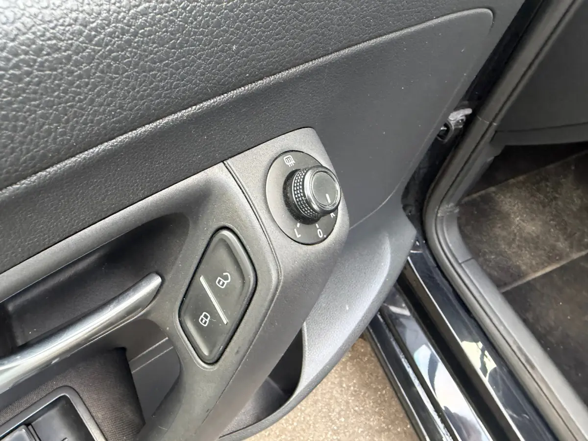 1.0 BlueMotion | Cruise + Navi + Airco
