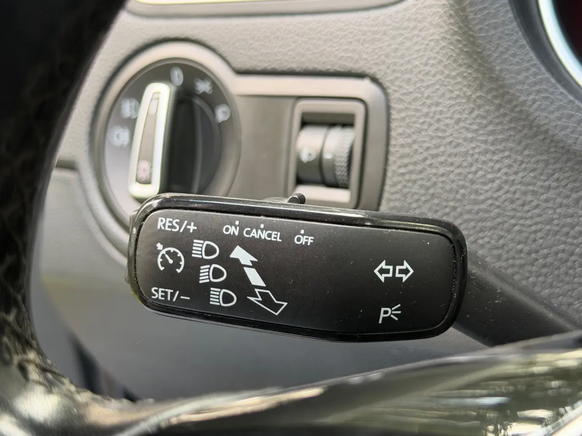 1.0 BlueMotion | Cruise + Navi + Airco