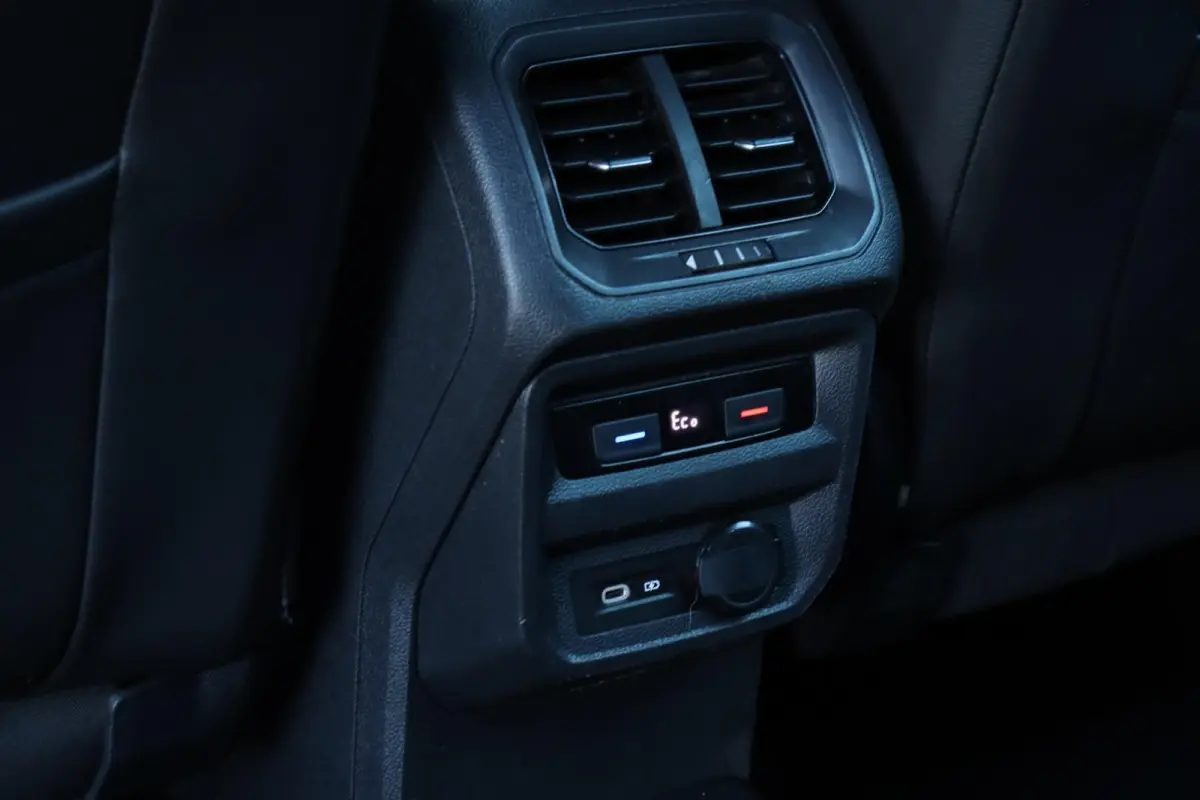 1.4 TSI e-Hybrid FR / 245PK / Vol Opties! / Virtual Cockpit / 360 Camera / Pano / LED / 19"!