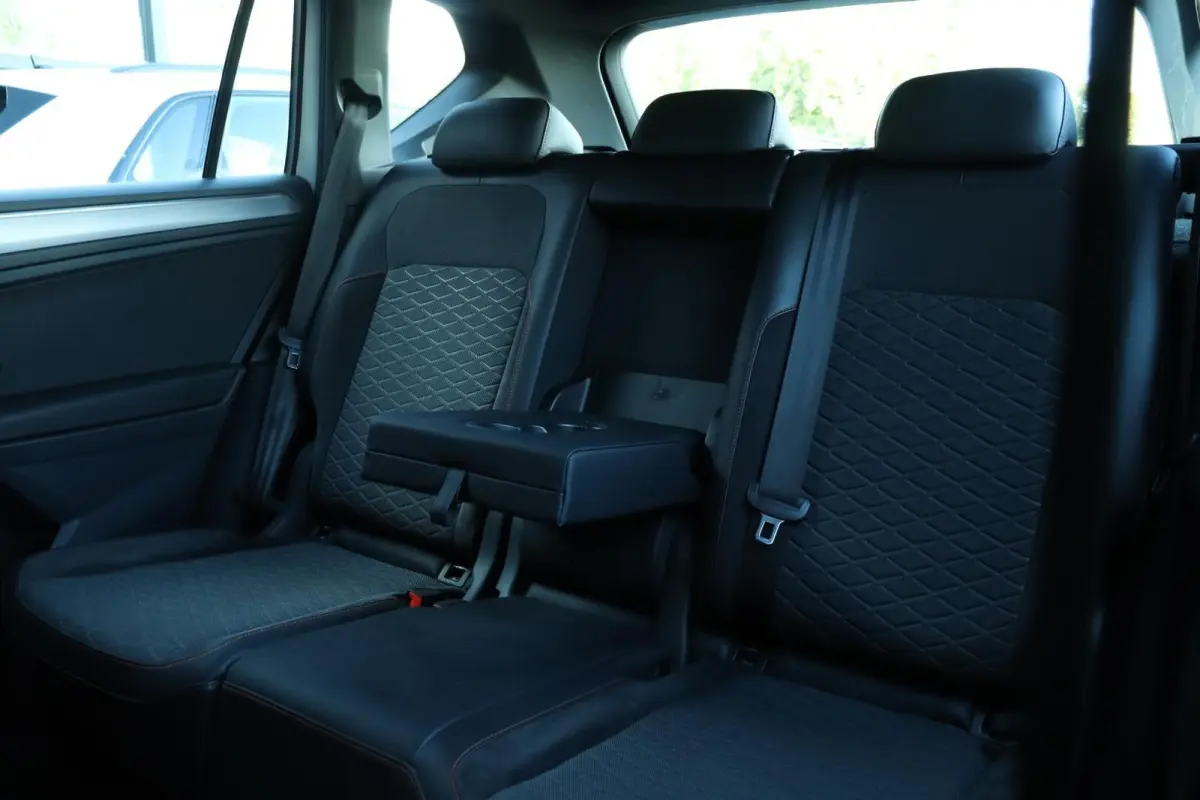 1.4 TSI e-Hybrid FR / 245PK / Vol Opties! / Virtual Cockpit / 360 Camera / Pano / LED / 19"!
