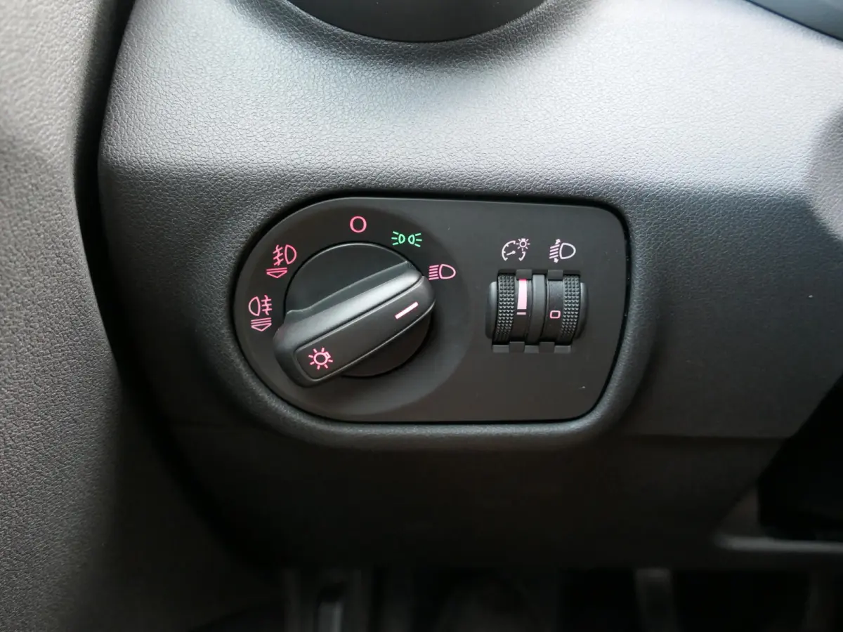 1.0 TFSI Pro Line | Navigatie | Airco | Radio | Parkeersensoren | Cruise Control | Multifunctioneel stuurwiel | Trekhaak | Origineel Nederlands