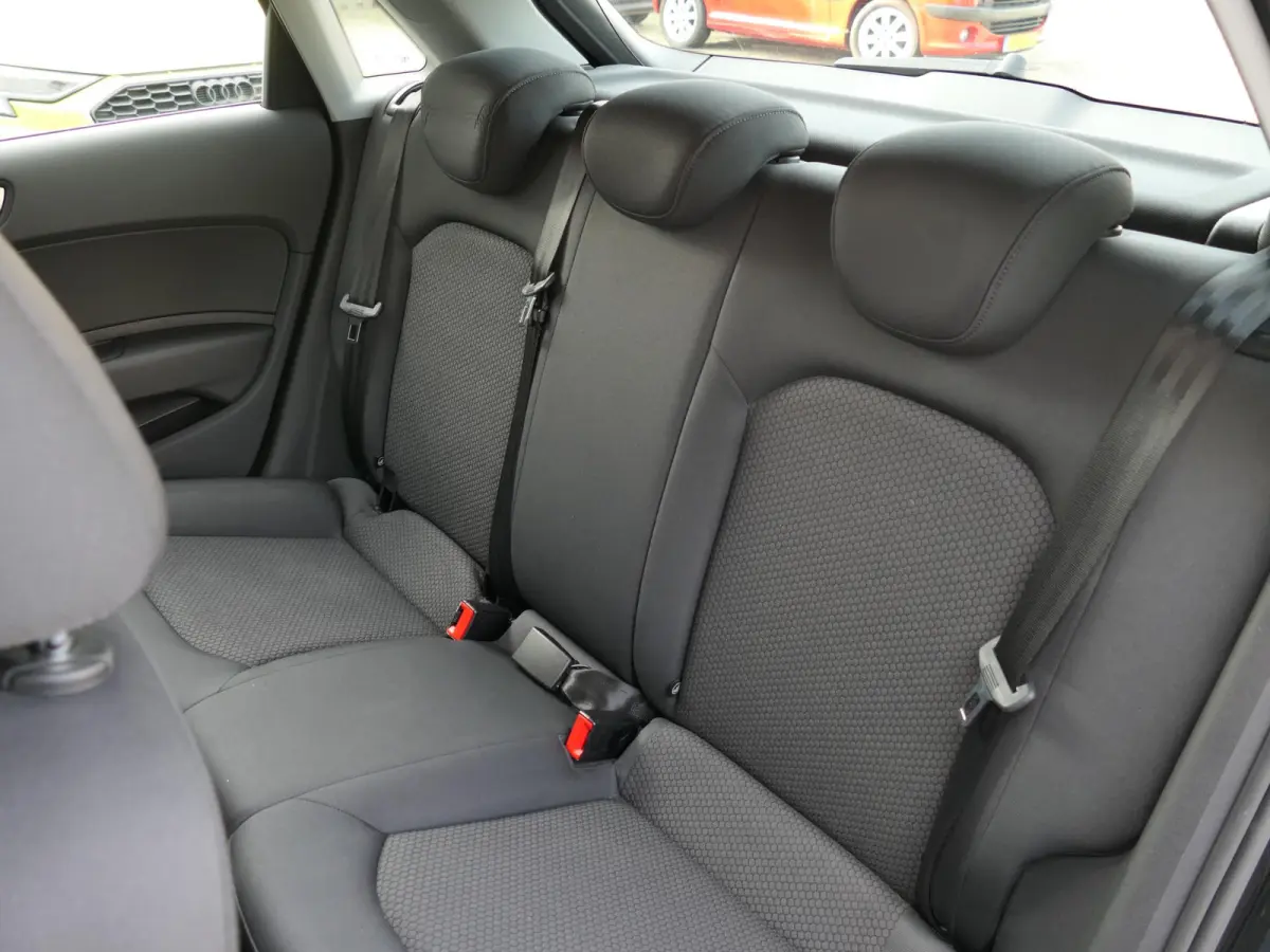 1.0 TFSI Pro Line | Navigatie | Airco | Radio | Parkeersensoren | Cruise Control | Multifunctioneel stuurwiel | Trekhaak | Origineel Nederlands