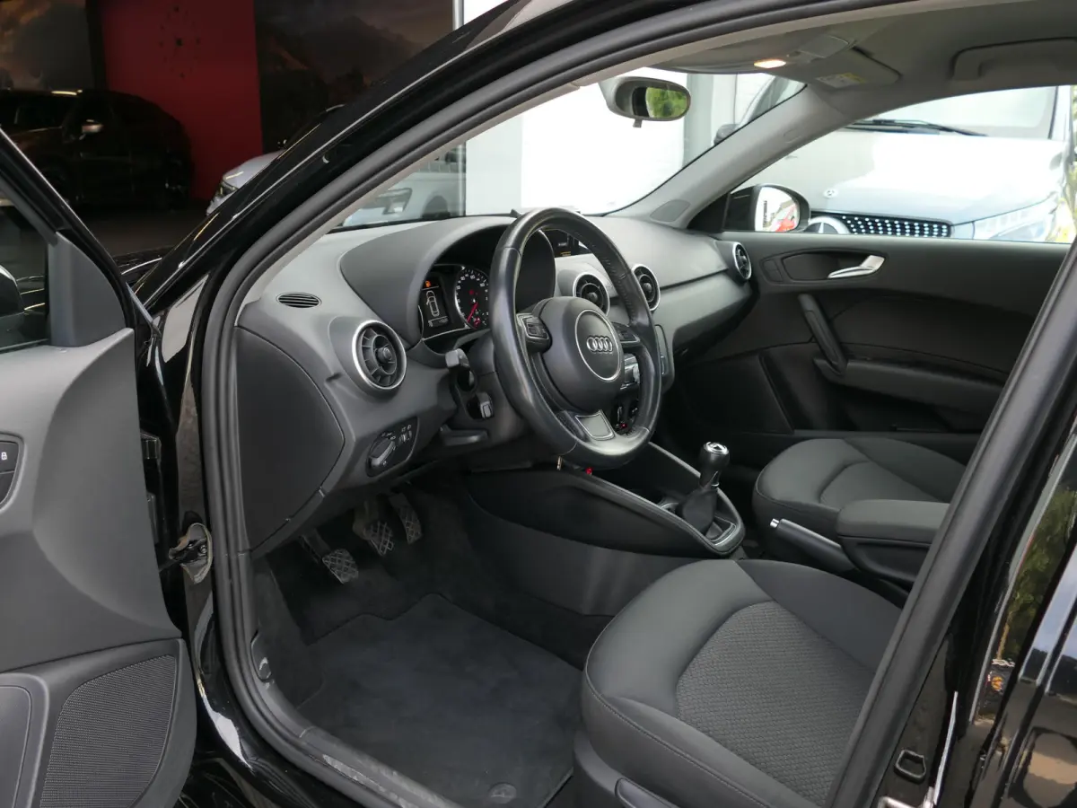 1.0 TFSI Pro Line | Navigatie | Airco | Radio | Parkeersensoren | Cruise Control | Multifunctioneel stuurwiel | Trekhaak | Origineel Nederlands