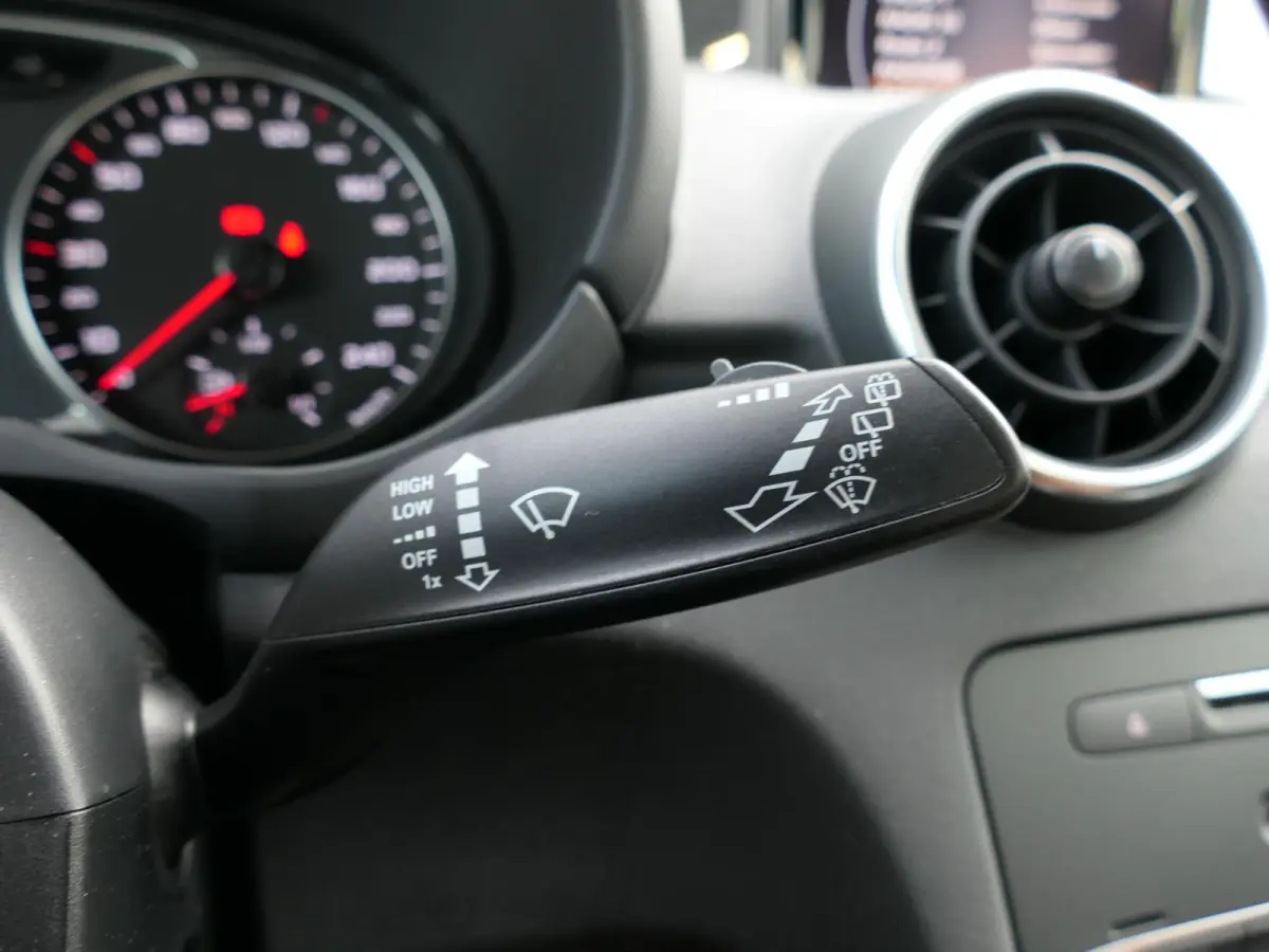 1.0 TFSI Pro Line | Navigatie | Airco | Radio | Parkeersensoren | Cruise Control | Multifunctioneel stuurwiel | Trekhaak | Origineel Nederlands