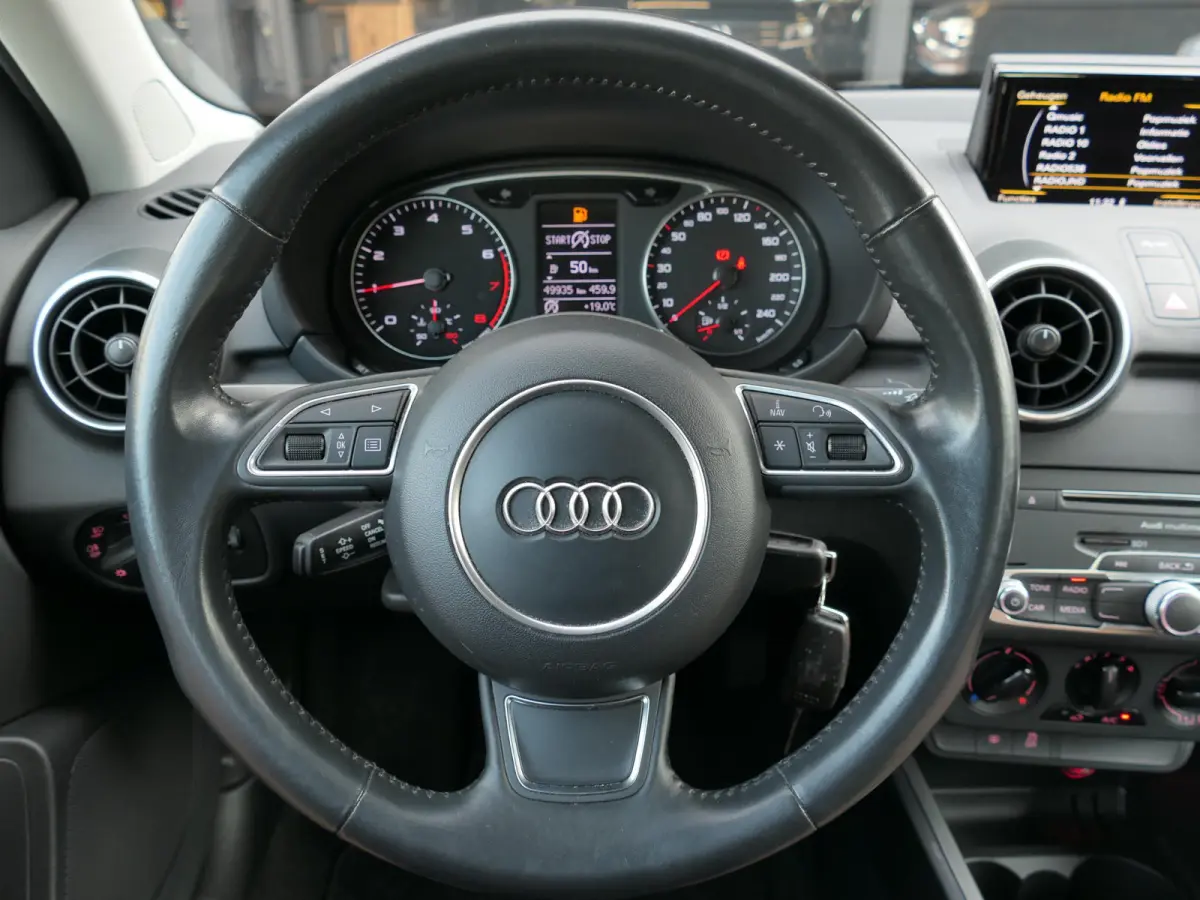 1.0 TFSI Pro Line | Navigatie | Airco | Radio | Parkeersensoren | Cruise Control | Multifunctioneel stuurwiel | Trekhaak | Origineel Nederlands
