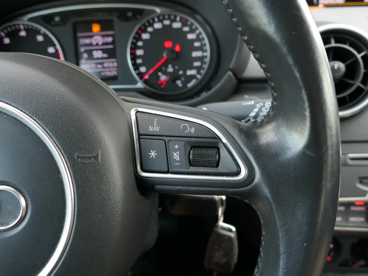 1.0 TFSI Pro Line | Navigatie | Airco | Radio | Parkeersensoren | Cruise Control | Multifunctioneel stuurwiel | Trekhaak | Origineel Nederlands