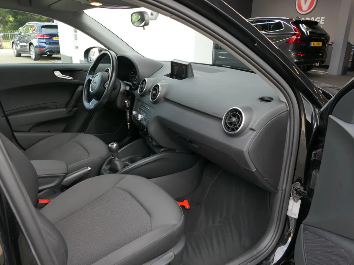 1.0 TFSI Pro Line | Navigatie | Airco | Radio | Parkeersensoren | Cruise Control | Multifunctioneel stuurwiel | Trekhaak | Origineel Nederlands