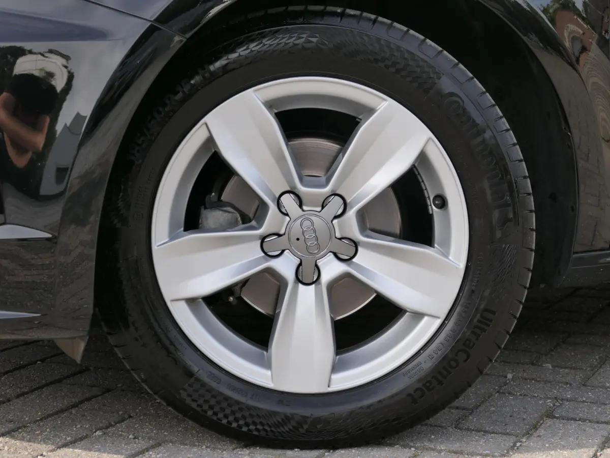 1.0 TFSI Pro Line | Navigatie | Airco | Radio | Parkeersensoren | Cruise Control | Multifunctioneel stuurwiel | Trekhaak | Origineel Nederlands