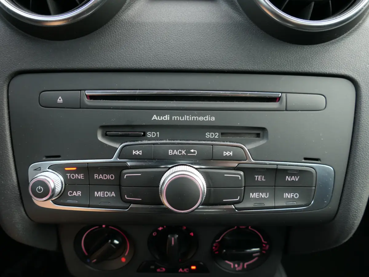1.0 TFSI Pro Line | Navigatie | Airco | Radio | Parkeersensoren | Cruise Control | Multifunctioneel stuurwiel | Trekhaak | Origineel Nederlands