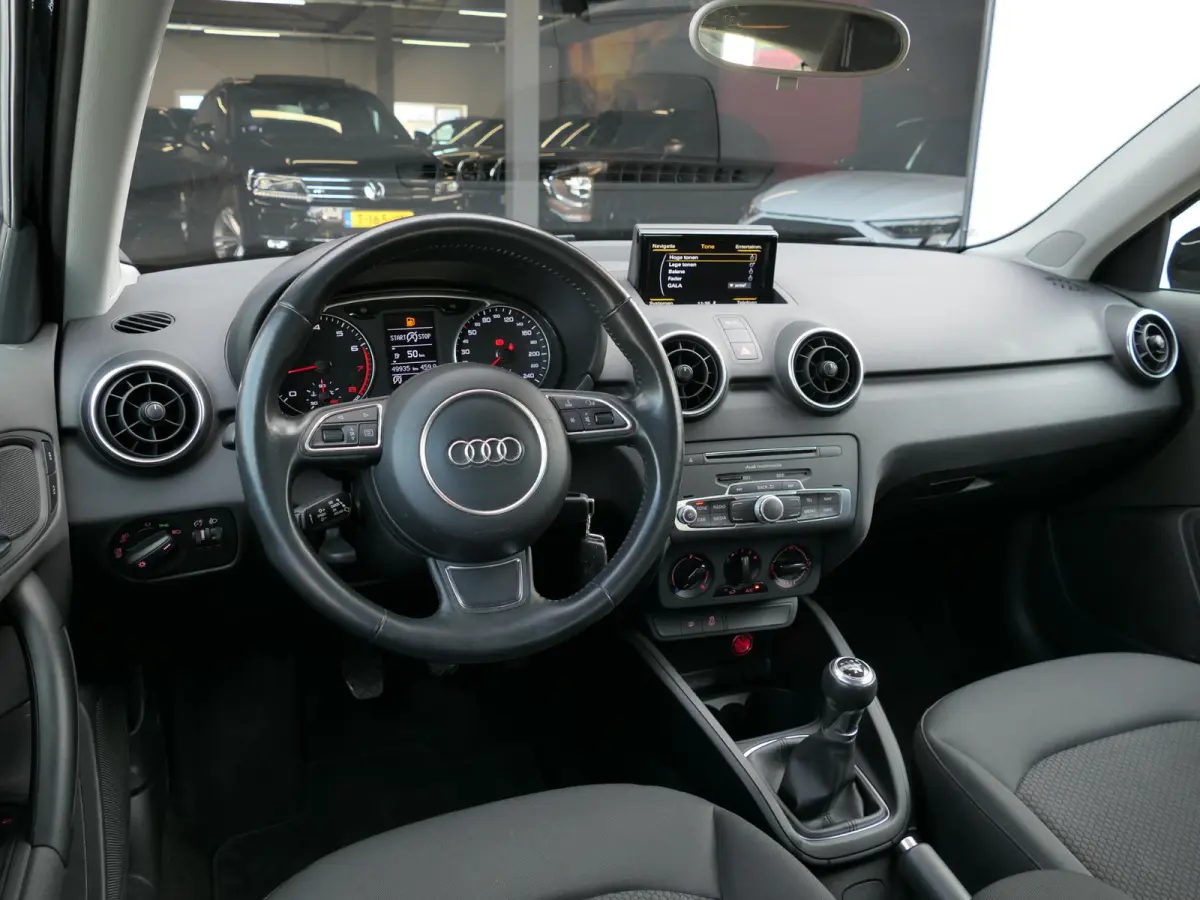 1.0 TFSI Pro Line | Navigatie | Airco | Radio | Parkeersensoren | Cruise Control | Multifunctioneel stuurwiel | Trekhaak | Origineel Nederlands