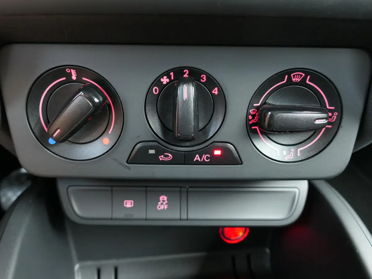 1.0 TFSI Pro Line | Navigatie | Airco | Radio | Parkeersensoren | Cruise Control | Multifunctioneel stuurwiel | Trekhaak | Origineel Nederlands