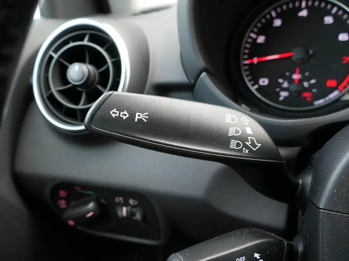 1.0 TFSI Pro Line | Navigatie | Airco | Radio | Parkeersensoren | Cruise Control | Multifunctioneel stuurwiel | Trekhaak | Origineel Nederlands