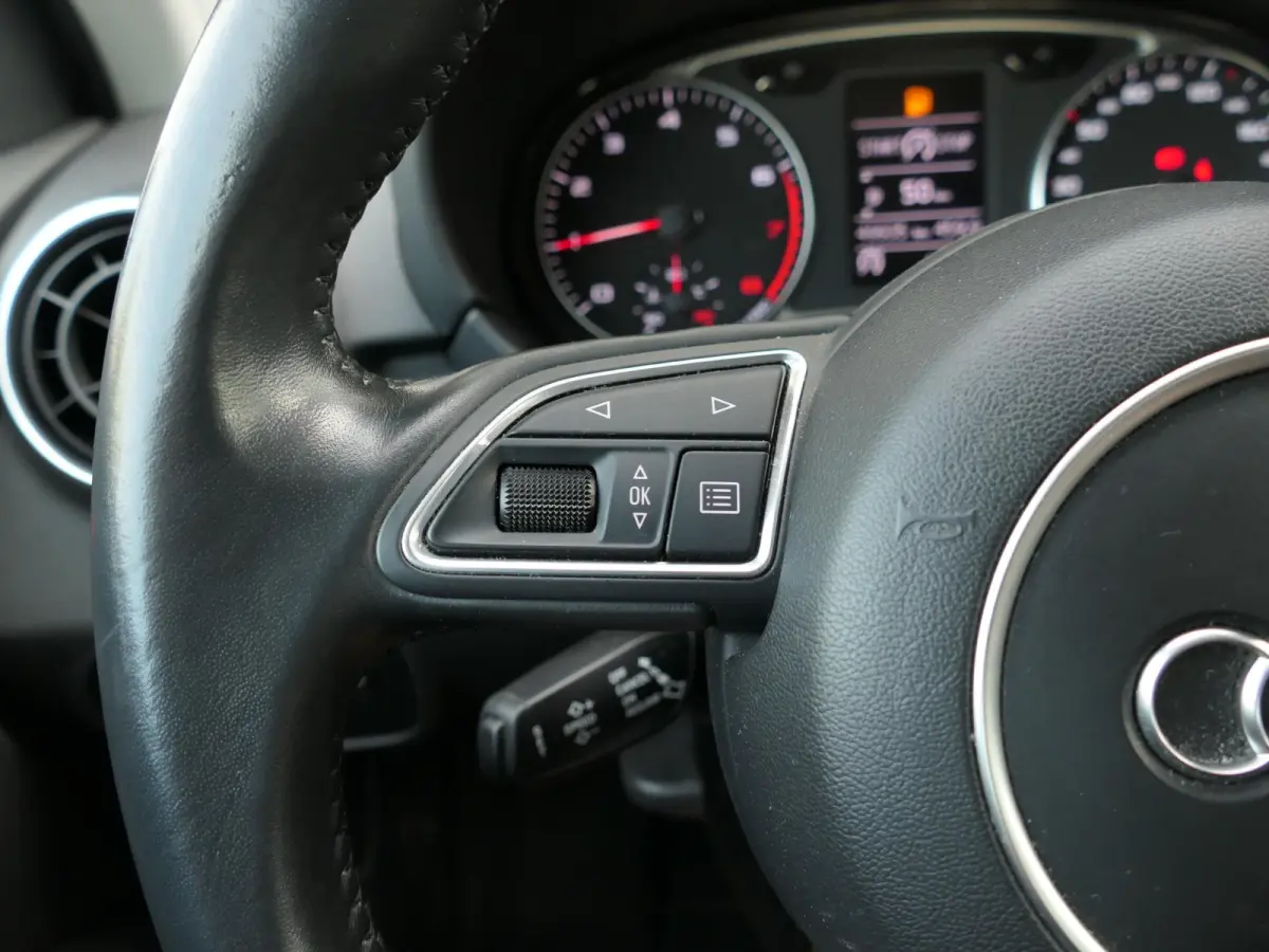 1.0 TFSI Pro Line | Navigatie | Airco | Radio | Parkeersensoren | Cruise Control | Multifunctioneel stuurwiel | Trekhaak | Origineel Nederlands