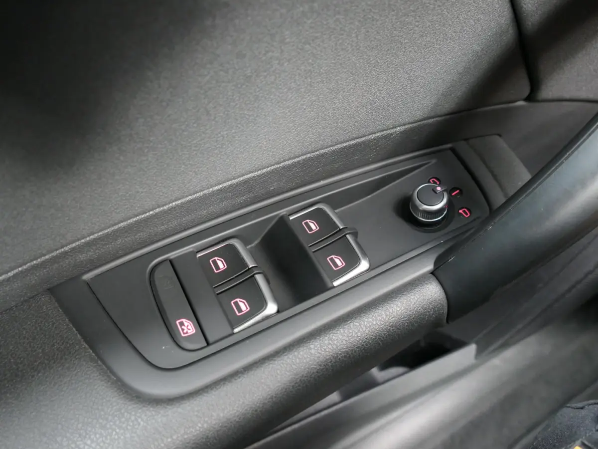 1.0 TFSI Pro Line | Navigatie | Airco | Radio | Parkeersensoren | Cruise Control | Multifunctioneel stuurwiel | Trekhaak | Origineel Nederlands