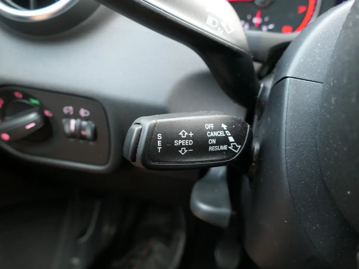 1.0 TFSI Pro Line | Navigatie | Airco | Radio | Parkeersensoren | Cruise Control | Multifunctioneel stuurwiel | Trekhaak | Origineel Nederlands