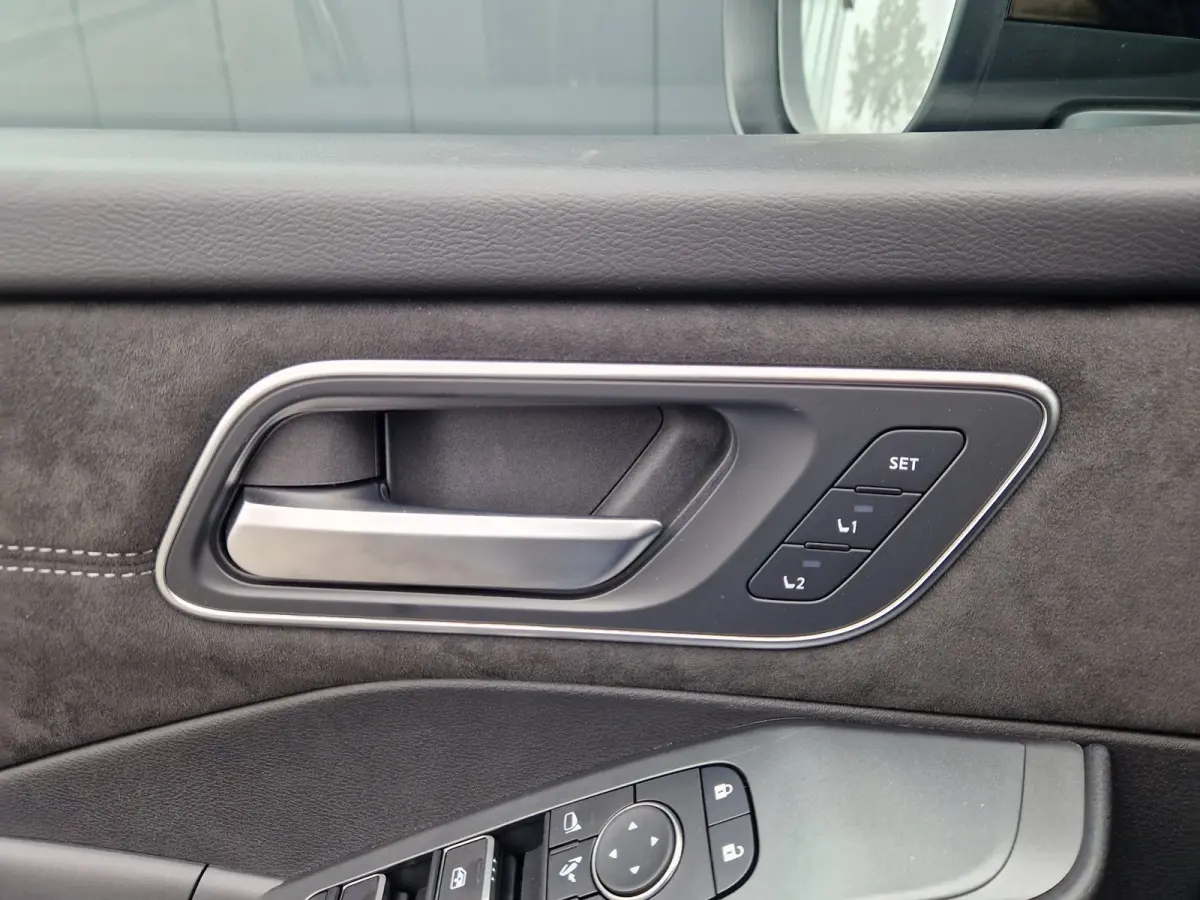 1.3 MHEV Xtronic Tekna Plus /Ceramic Grey Bi-Tone