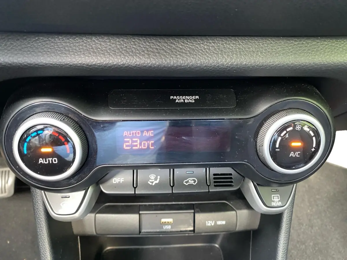 1.0 DPi DynamicPlusLine | AUTOMAAT | Climate control | Navigatie | Parkeercamera | 15 inch LM-velgen | Keyless |