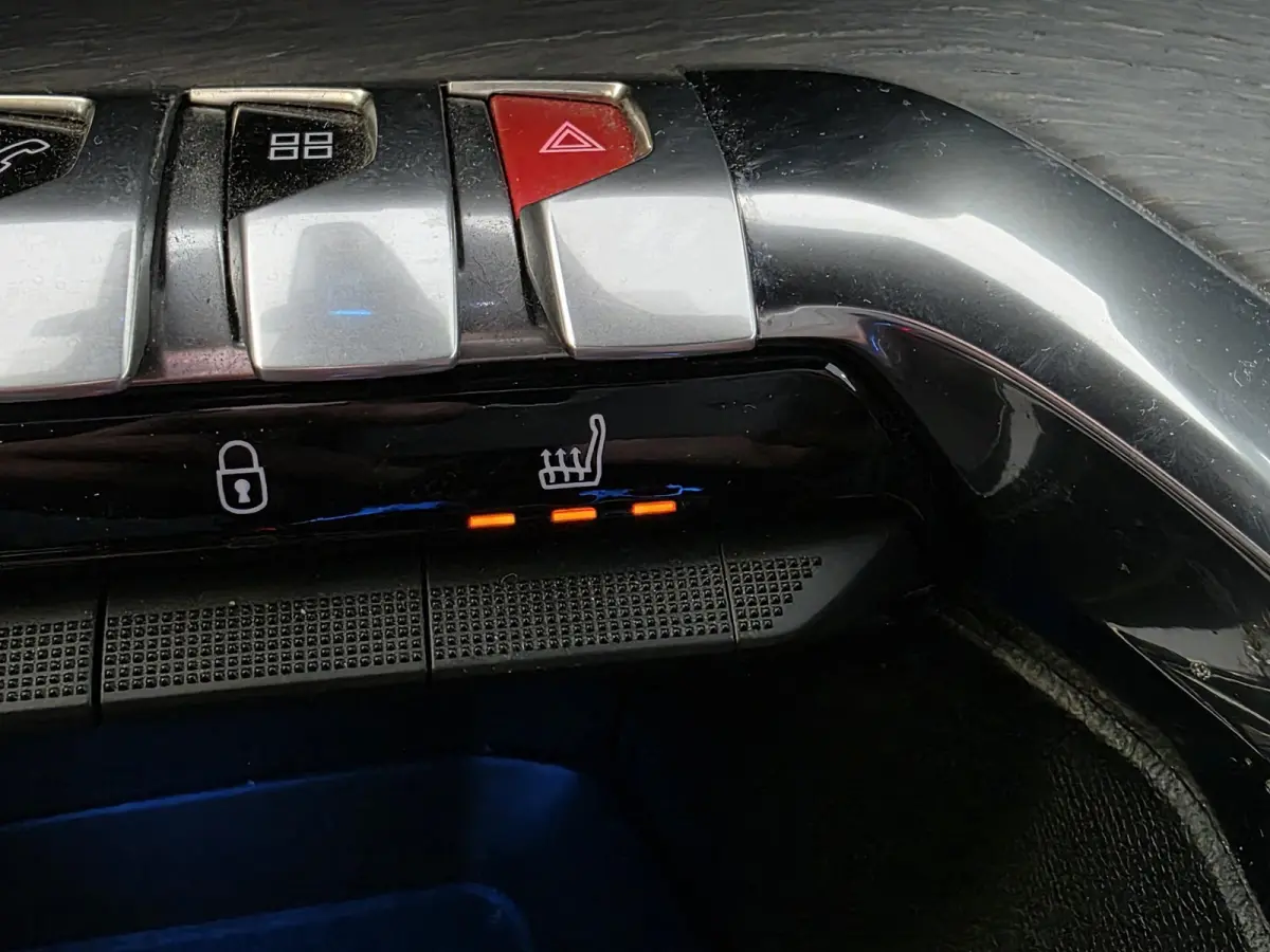 1.6 HYbrid4 300 GT | Leder | Stoelverwarming | Apple Carplay & Android Auto