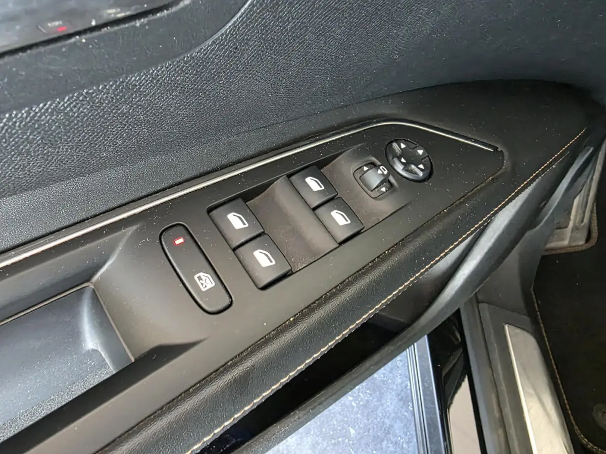 1.6 HYbrid4 300 GT | Leder | Stoelverwarming | Apple Carplay & Android Auto