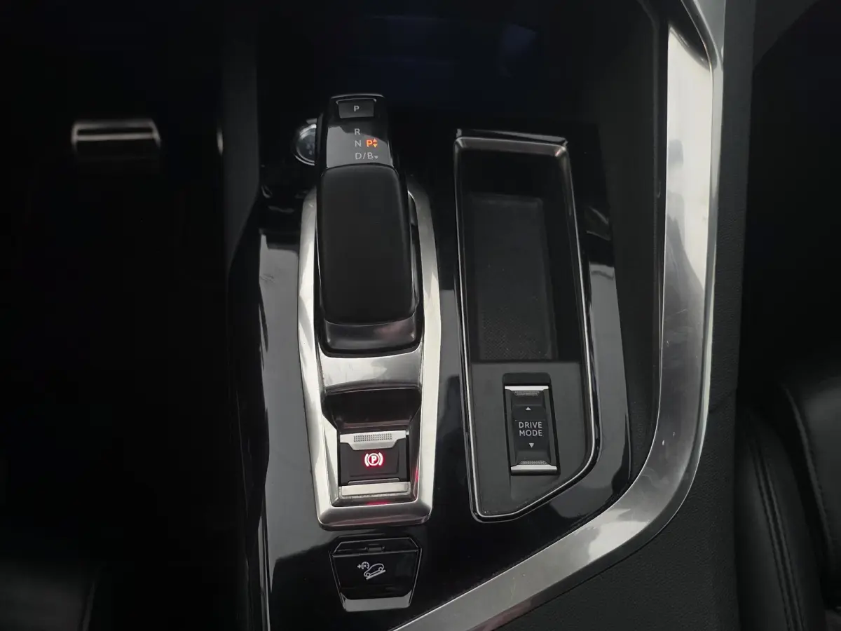 1.6 HYbrid4 300 GT | Leder | Stoelverwarming | Apple Carplay & Android Auto